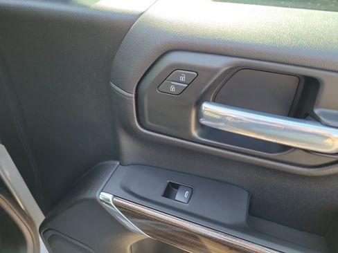 Used 2021 Chevrolet Silverado 1500 LT Trail Boss w/ Bed Protection Package AWD/4WD image 11