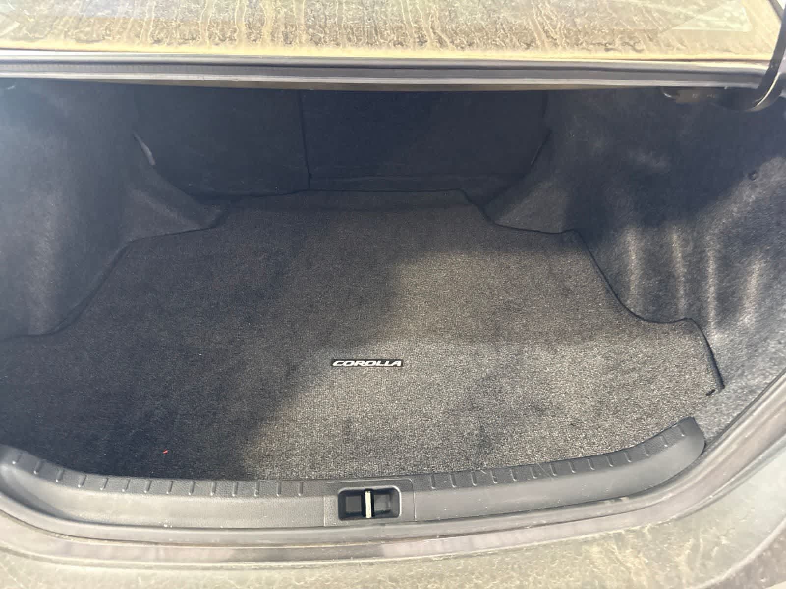 Used 2015 Toyota Corolla LE FWD image 11