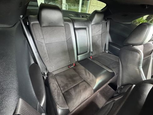 Used 2018 Dodge Challenger R/T Scat Pack w/ Leather Interior Group RWD image 24