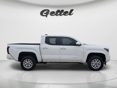 Used 2024 Toyota Tacoma SR5 w/ SR5 Upgrade Package AWD/4WD image 5