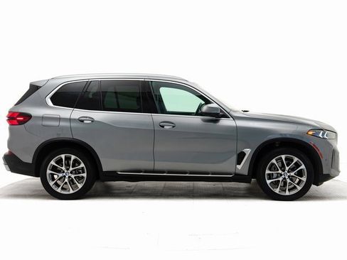 Used 2025 BMW X5 xDrive40i w/ Climate Comfort Package image 28