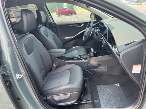 New 2025 Kia Niro EX image 15