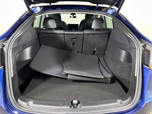 Used 2022 Tesla Model Y Long Range image 25