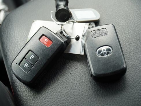 Used 2021 Toyota Tacoma TRD Off-Road w/ TRD Premium Off Road Package AWD/4WD image 19