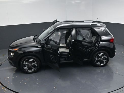 Used 2025 Hyundai Venue SEL image 27