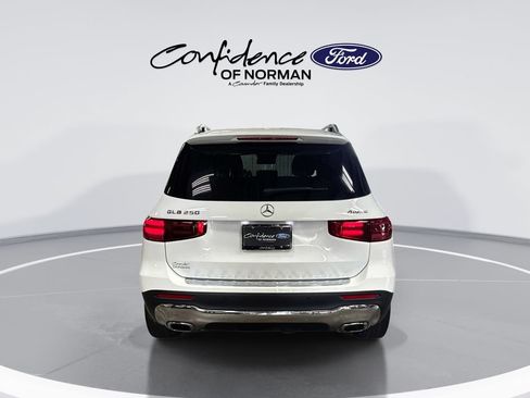 Used 2024 Mercedes-Benz GLB 250 4MATIC image 7