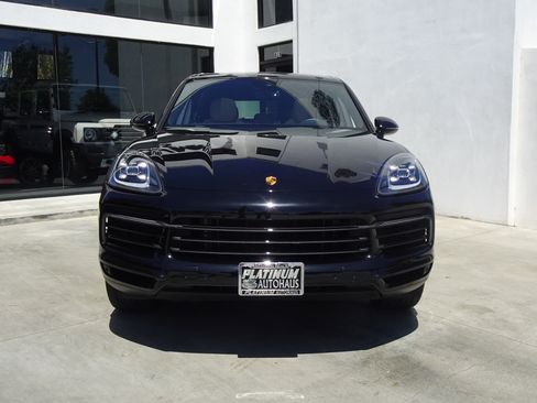 Used 2023 Porsche Cayenne AWD/4WD image 3