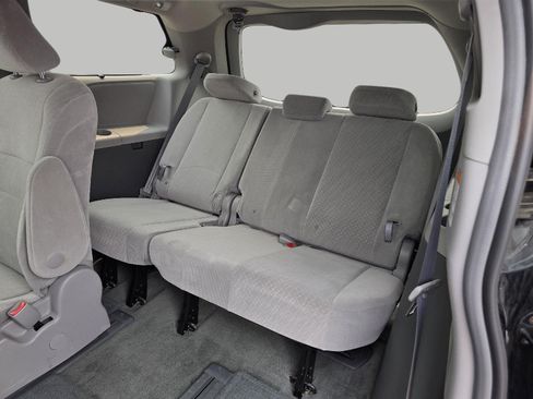 Used 2017 Toyota Sienna LE AWD/4WD image 24