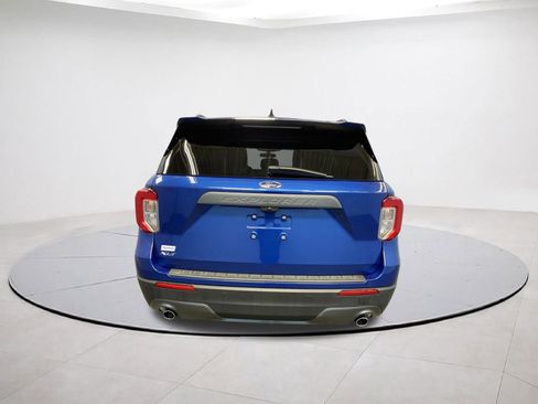Used 2021 Ford Explorer XLT w/ Equipment Group 202A image 4