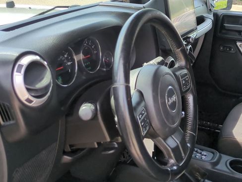 Used 2014 Jeep Wrangler Unlimited Sahara w/ Dual Top Group AWD/4WD image 10