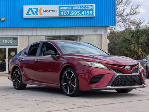 Used 2018 Toyota Camry XSE image 4
