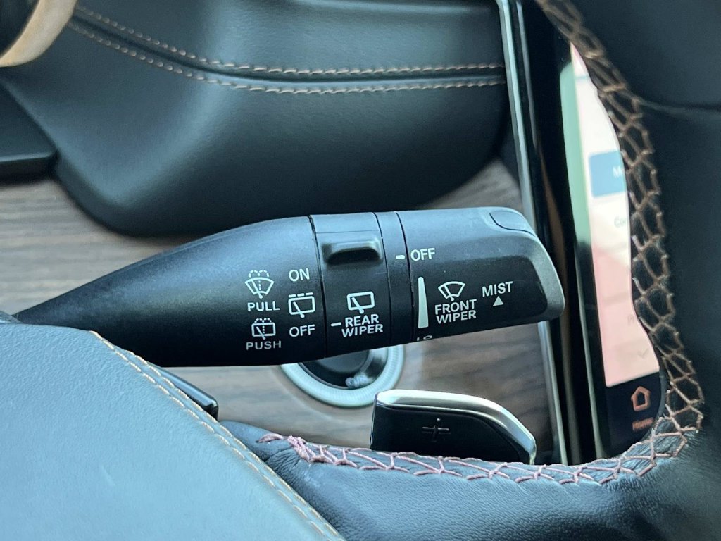 Used 2023 Jeep Grand Cherokee Summit w/ Advanced Protech Group IV AWD/4WD image 33