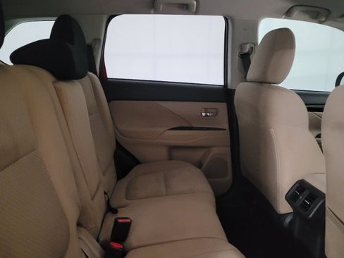 Used 2019 Mitsubishi Outlander ES FWD image 19