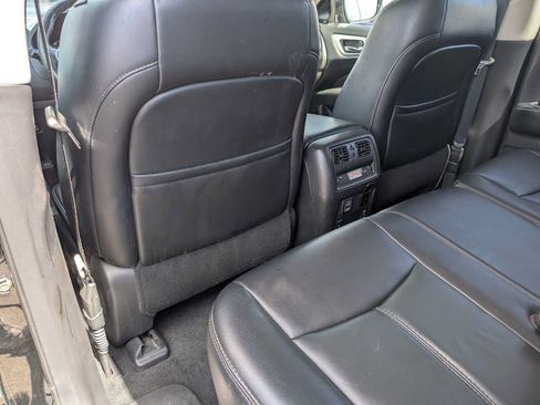 Used 2018 Nissan Pathfinder SL AWD/4WD image 17