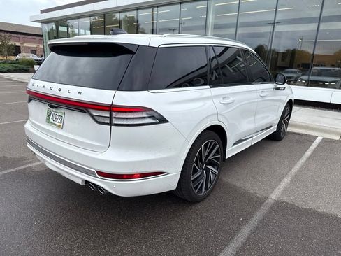 Used 2025 Lincoln Aviator Black Label AWD/4WD image 2