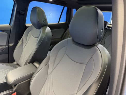 Certified 2025 Volkswagen Tiguan SE R-Line AWD/4WD image 12