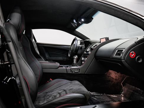 Used 2009 Aston Martin DBS Coupe RWD image 26