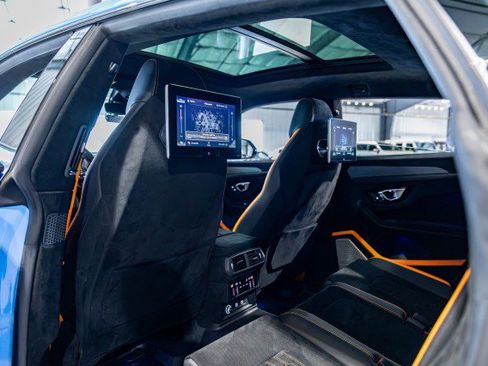 Used 2024 Lamborghini Urus Performante AWD/4WD image 51