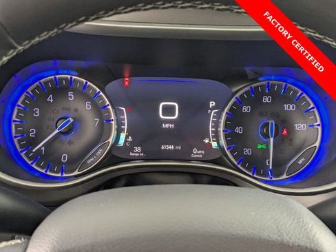Certified 2024 Chrysler Pacifica Touring-L image 18
