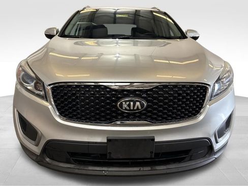 Used 2017 Kia Sorento LX image 7