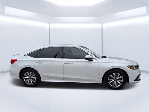 Used 2022 Honda Civic LX image 2