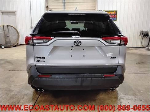 Used 2025 Toyota RAV4 XLE w/ Convenience Package FWD image 8