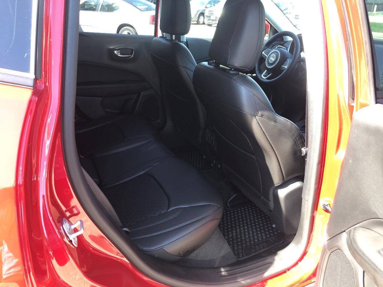 Used 2018 Jeep Compass Latitude w/ Popular Equipment Group AWD/4WD image 16