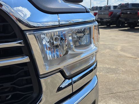 Used 2024 RAM 2500 Tradesman w/ Chrome Appearance Group AWD/4WD image 12