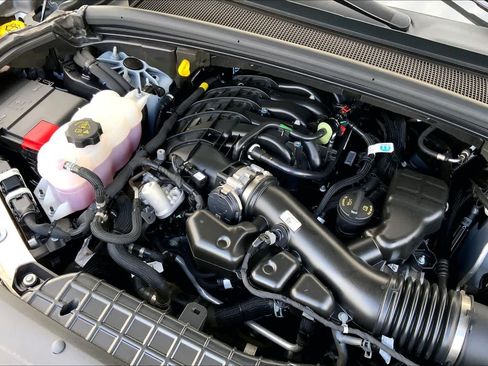 Used 2025 Jeep Grand Cherokee L Laredo RWD image 33