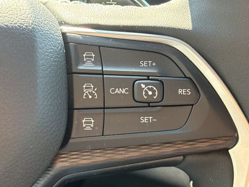 Used 2025 Jeep Grand Cherokee L Altitude AWD/4WD image 29