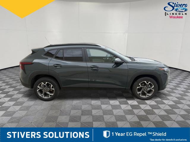 Used 2025 Chevrolet Trax LT FWD image 5
