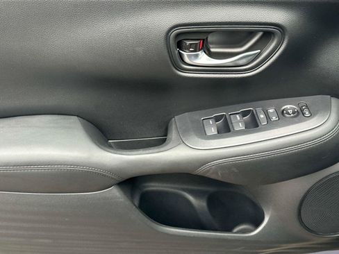 Certified 2025 Honda HR-V LX image 16