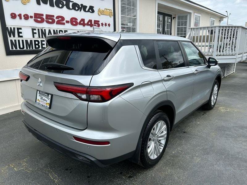 Used 2023 Mitsubishi Outlander ES FWD image 7