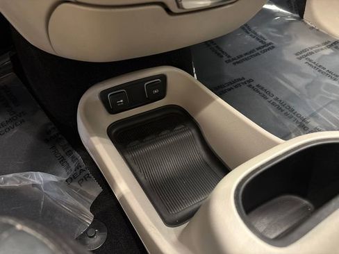 Used 2021 Chrysler Pacifica Touring-L image 20