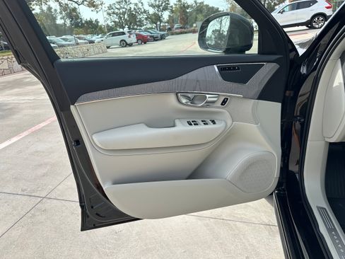 Used 2025 Volvo XC90 B6 Plus w/ Protection Package Premier image 15