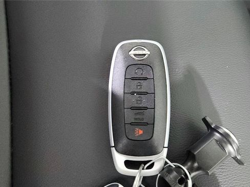 Used 2025 Nissan Pathfinder SL FWD image 29