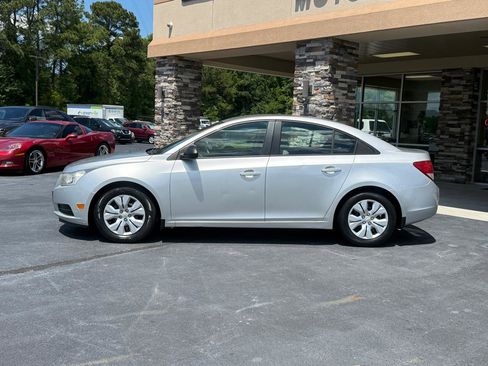 Used 2014 Chevrolet Cruze LS FWD image 2