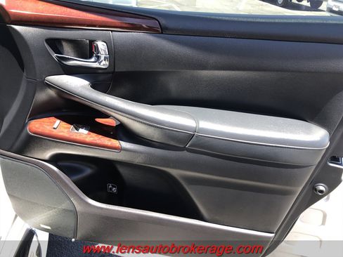 Used 2015 Lexus LX 570 4WD w/ Luxury Package image 24