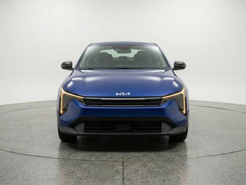 Used 2025 Kia K4 FWD image 2