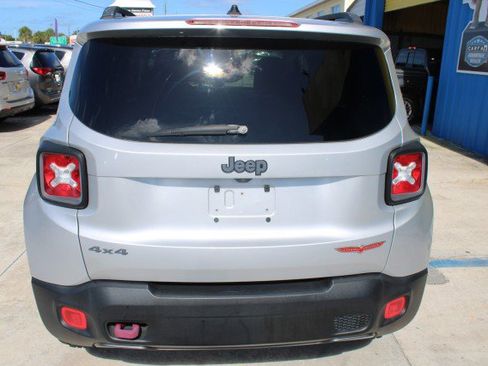 Used 2016 Jeep Renegade Trailhawk w/ Premium Trailhawk Package AWD/4WD image 4