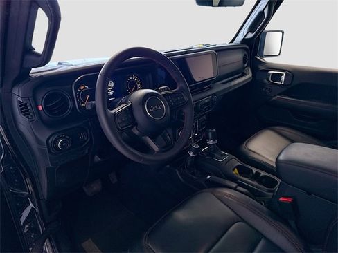 Used 2024 Jeep Wrangler Unlimited Rubicon image 9