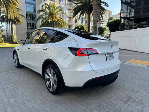 Used 2024 Tesla Model Y Long Range AWD/4WD image 7
