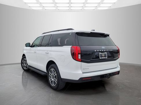 Used 2025 Ford Expedition Active AWD/4WD image 7