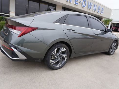 Used 2024 Hyundai Elantra Limited FWD image 5