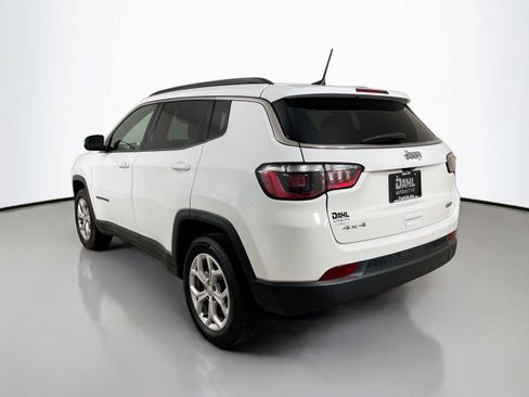 Used 2024 Jeep Compass Latitude AWD/4WD image 10