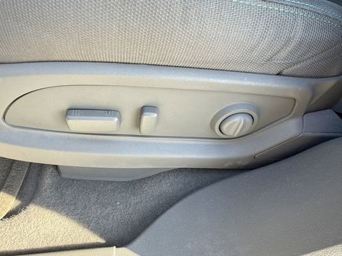 Used 2017 Chevrolet Traverse LT image 25