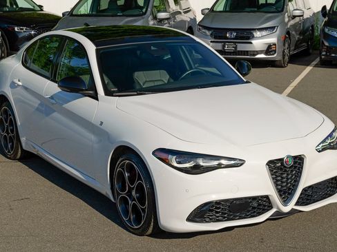 Used 2024 Alfa Romeo Giulia Ti w/ Active Assist Plus Package AWD/4WD image 9