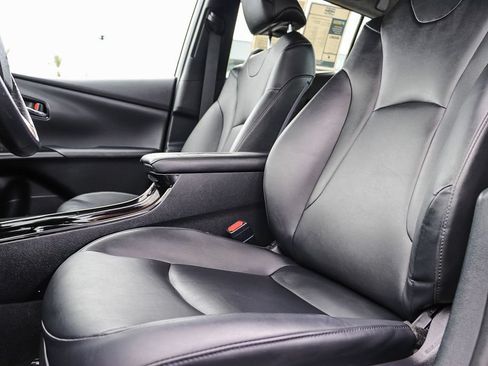 Used 2017 Toyota Prius Prime Advanced FWD image 28