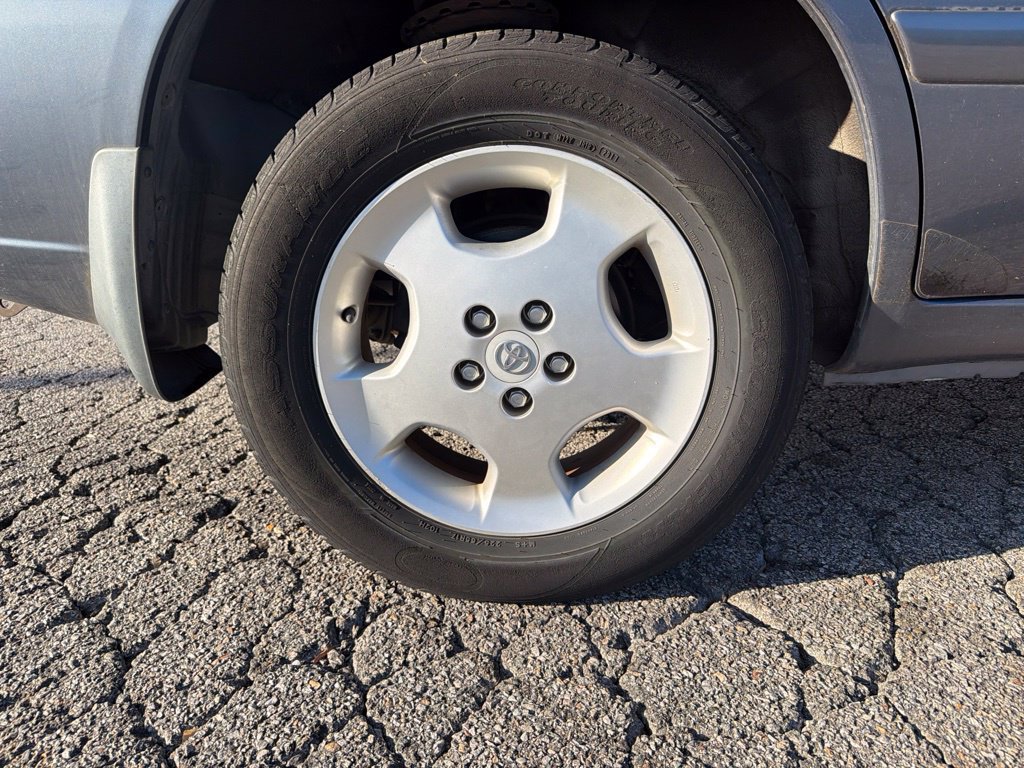 Used 2005 Toyota Highlander 4WD V6 w/ 3rd Row image 13