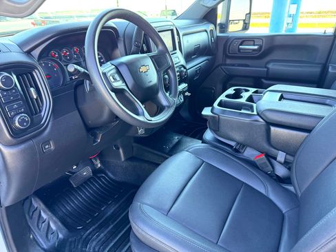 Used 2023 Chevrolet Silverado 2500 W/T w/ Gooseneck/5TH Wheel Package image 11